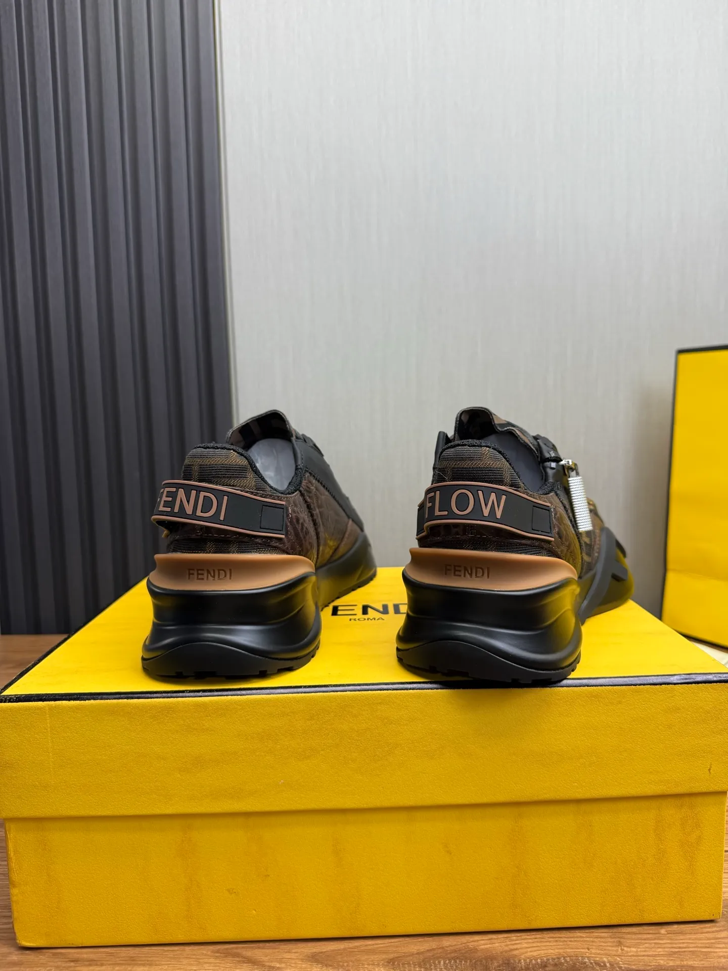 Men's men's shoes 💰620💰 Fendi [Fendi] hot style is on the market 🔥Fashionable casual men's shoes 🔱 Made of original brand fly-knit fabric. Original cowhide + breathable mesh lining + sheepskin feet, perfect shape, top quality, you deserve it 🔜Original rubber outsole, ultra-light, non-slip and wear-resistant 👣 Standard size 38-44